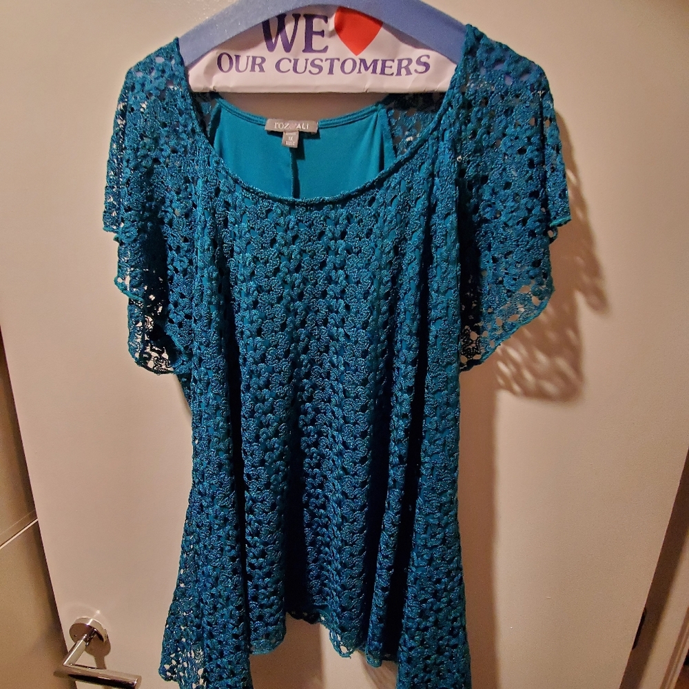 Roz & Ali lace shirts